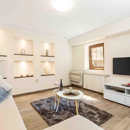 Apartament Srok With Pool